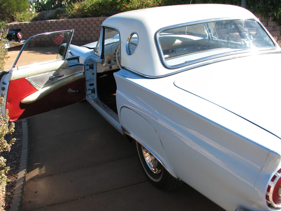 1957 Ford Thunderbird 1st Gen - Image 21 of 31