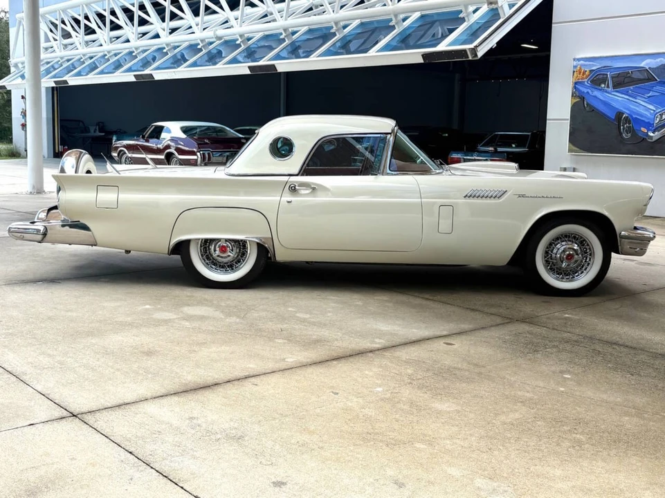 1957 Ford Thunderbird 1st Gen - Image 22 of 31