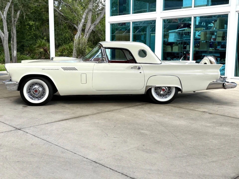 1957 Ford Thunderbird 1st Gen - Image 24 of 31