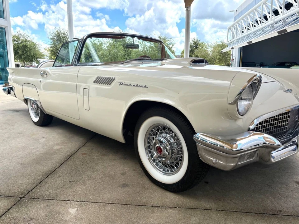 1957 Ford Thunderbird 1st Gen - Image 19 of 31
