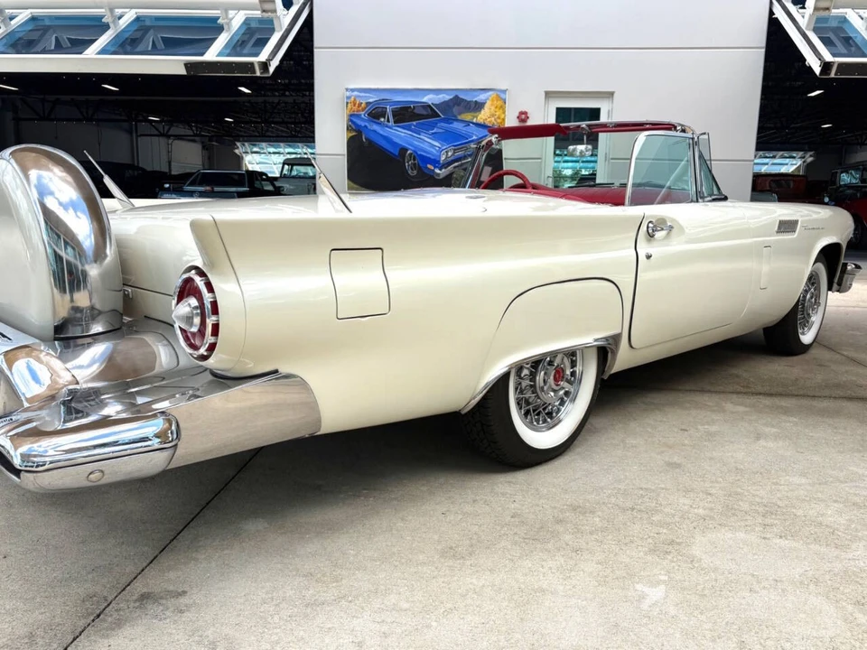 1957 Ford Thunderbird 1st Gen - Image 16 of 31