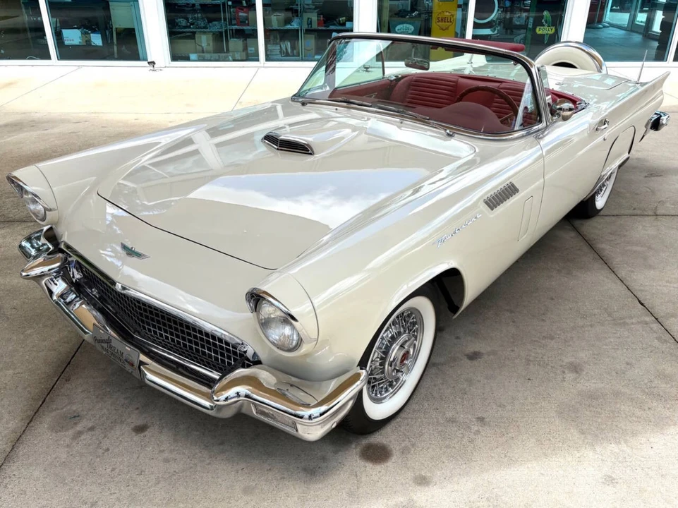 1957 Ford Thunderbird 1st Gen - Image 20 of 31