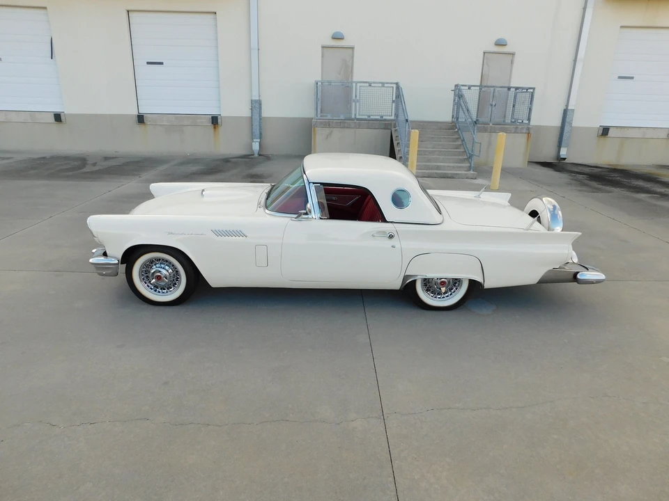1957 Ford Thunderbird 1st Gen - Image 24 of 31