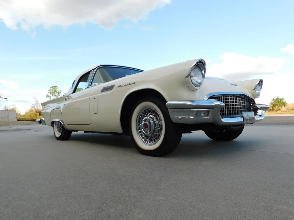 1957 Ford Thunderbird 1st Gen - Image 20 of 31