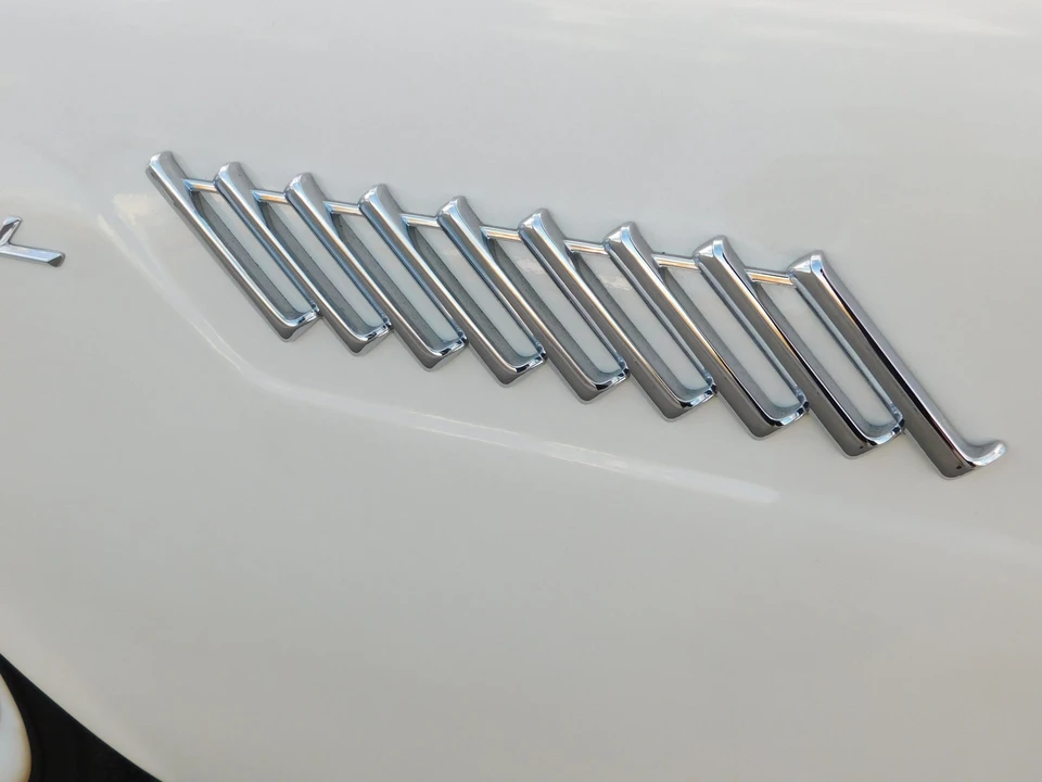 1957 Ford Thunderbird 1st Gen - Image 26 of 31