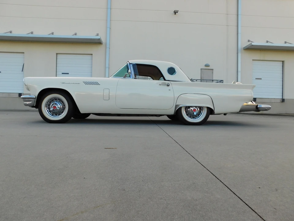 1957 Ford Thunderbird 1st Gen - Image 25 of 31