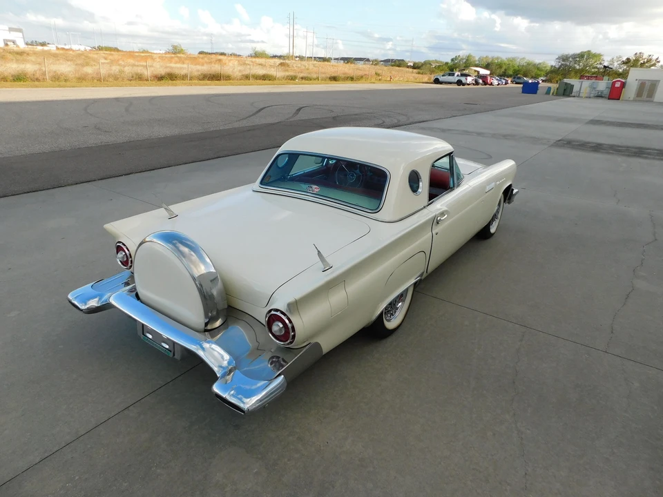 1957 Ford Thunderbird 1st Gen - Image 21 of 31