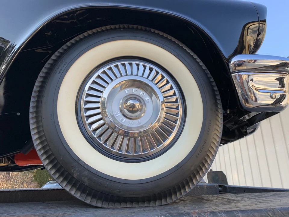 1957 Ford Thunderbird 1st Gen - Image 26 of 31