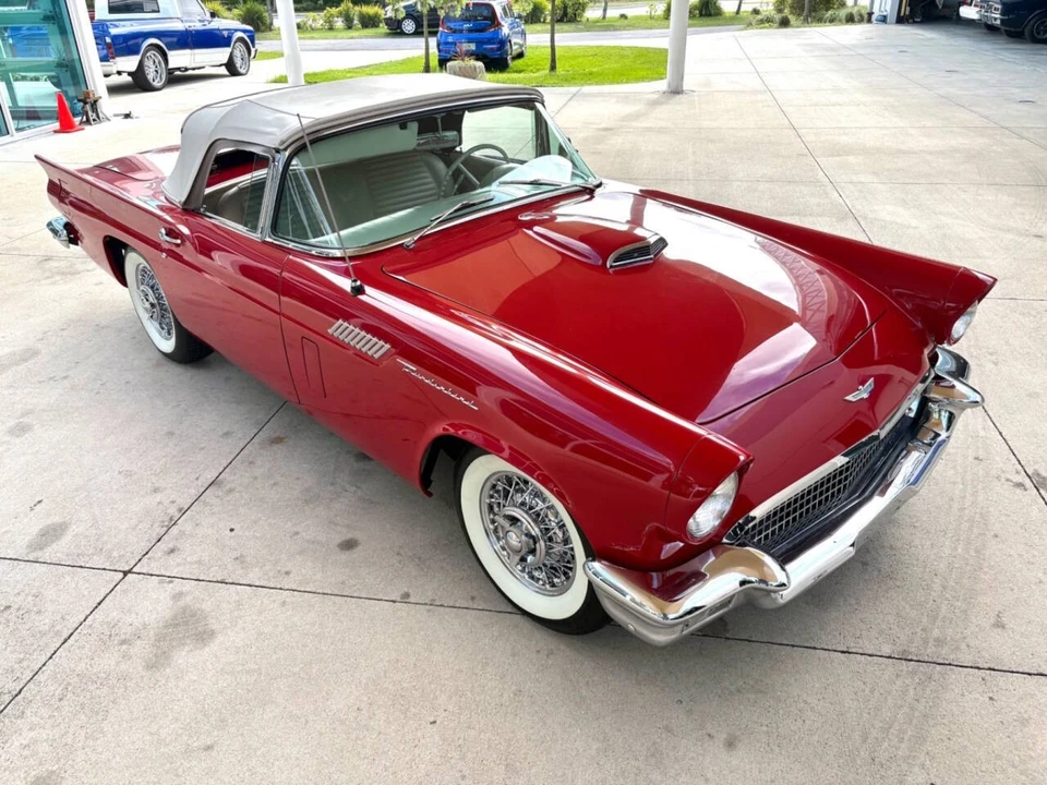 1957 Ford Thunderbird 1st Gen - Image 22 of 31