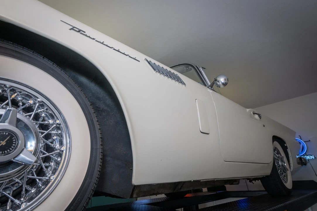 1957 Ford Thunderbird 1st Gen - Image 27 of 31