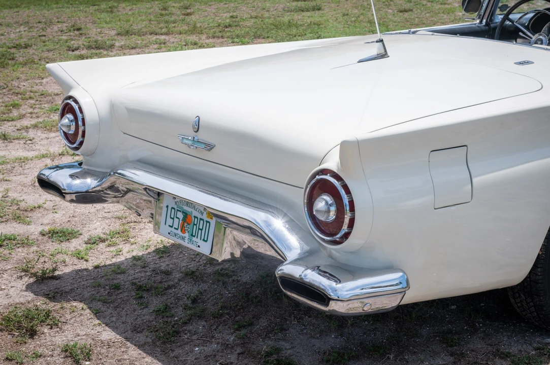 1957 Ford Thunderbird 1st Gen - Image 23 of 31