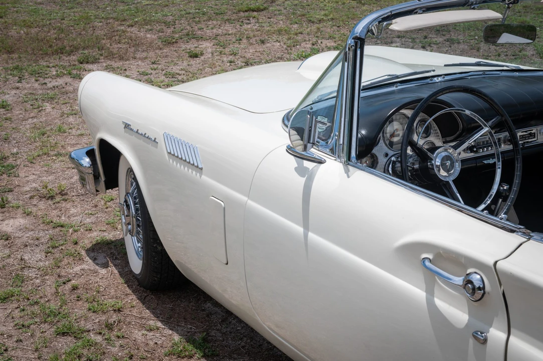 1957 Ford Thunderbird 1st Gen - Image 26 of 31