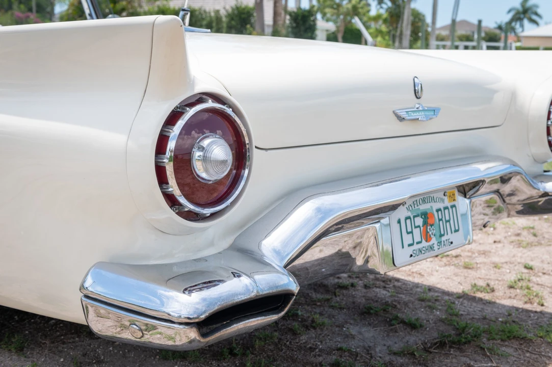 1957 Ford Thunderbird 1st Gen - Image 24 of 31