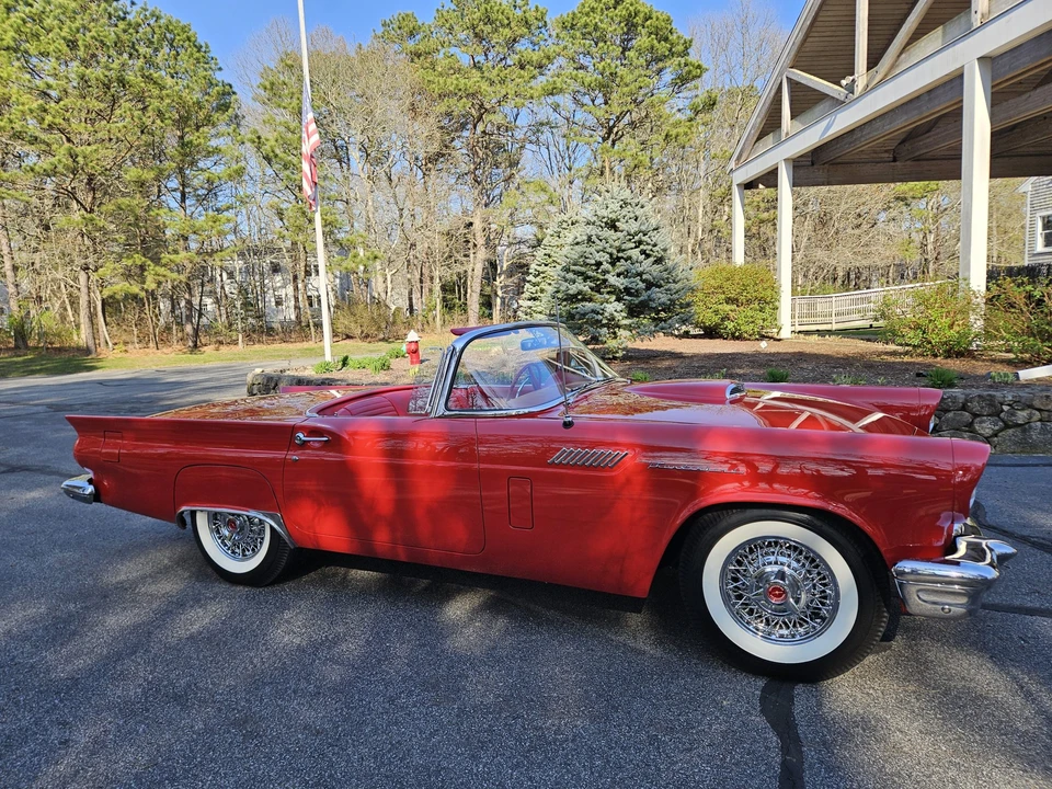 1957 Ford Thunderbird 1st Gen - Image 25 of 31