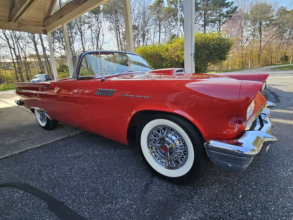 1957 Ford Thunderbird 1st Gen - Image 27 of 31