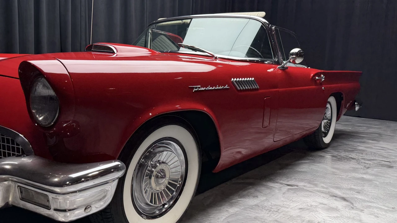 1957 Ford Thunderbird 1st Gen - Image 28 of 31