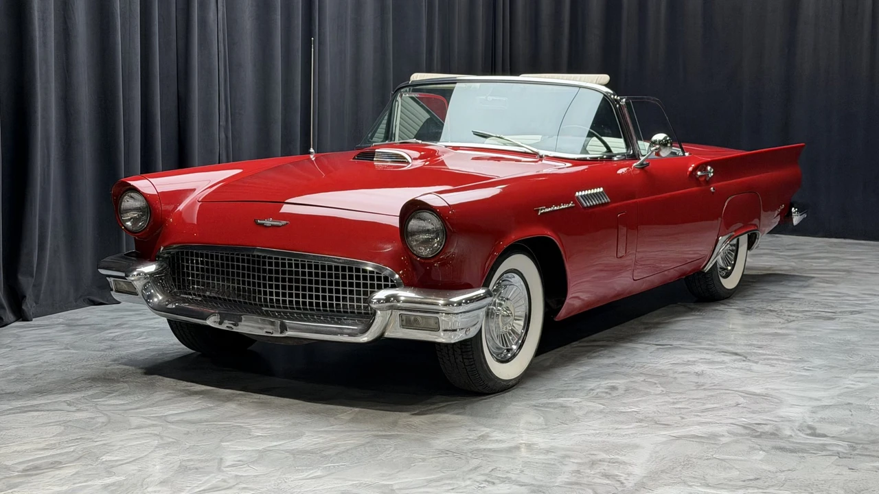 1957 Ford Thunderbird 1st Gen - Image 23 of 31