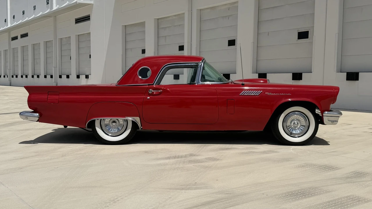1957 Ford Thunderbird 1st Gen - Image 14 of 31