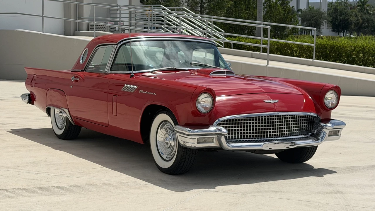 1957 Ford Thunderbird 1st Gen - Image 16 of 31