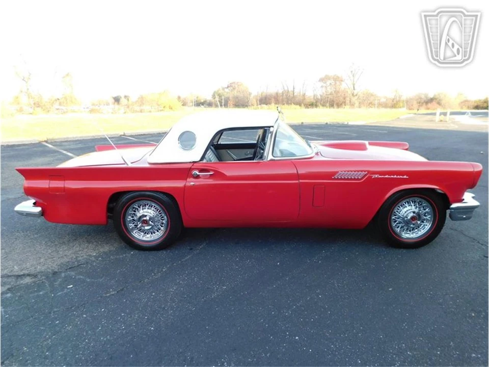 1957 Ford Thunderbird 1st Gen - Image 24 of 31