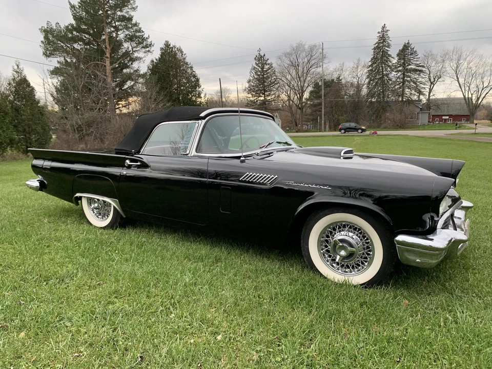 1957 Ford Thunderbird 1st Gen - Image 21 of 31