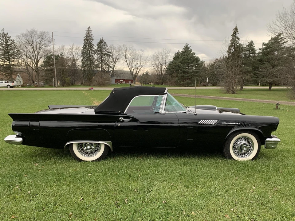 1957 Ford Thunderbird 1st Gen - Image 19 of 31