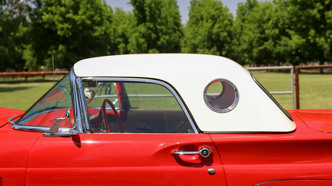 1957 Ford Thunderbird 1st Gen - Image 29 of 31