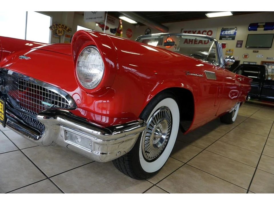1957 Ford Thunderbird 1st Gen - Image 24 of 31