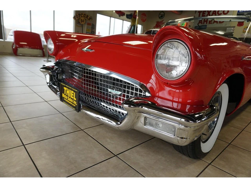 1957 Ford Thunderbird 1st Gen - Image 27 of 31