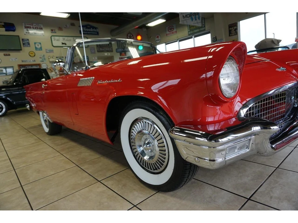 1957 Ford Thunderbird 1st Gen - Image 23 of 31
