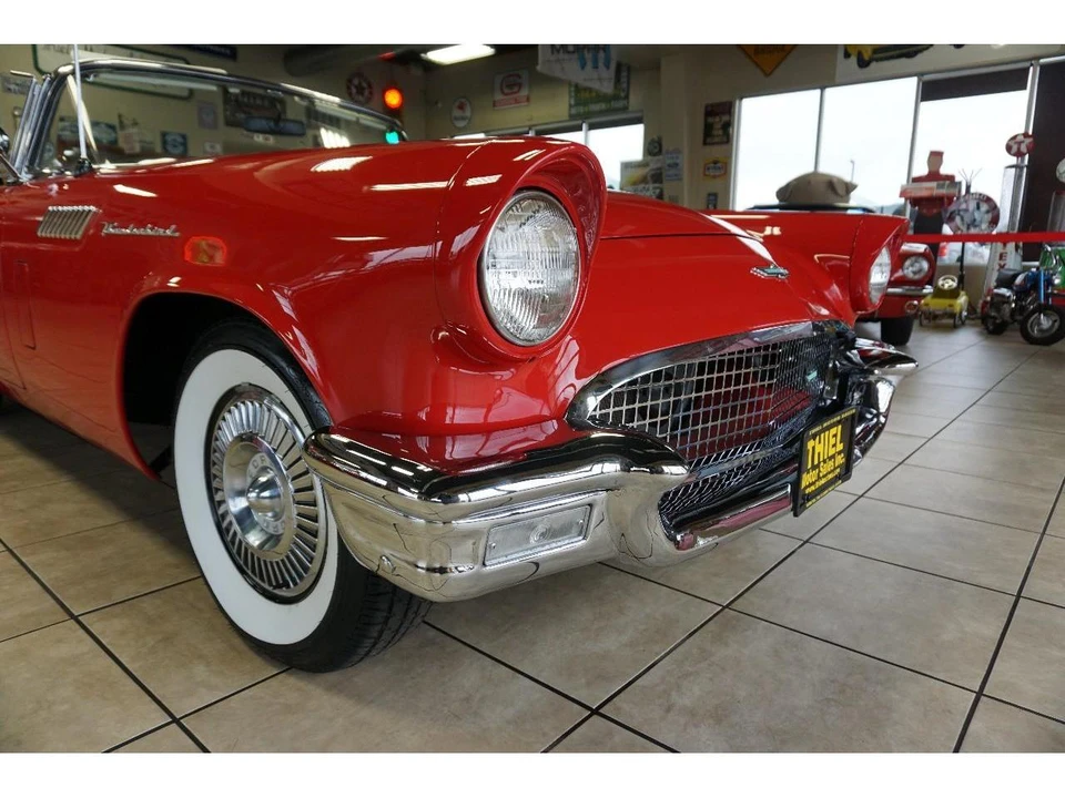 1957 Ford Thunderbird 1st Gen - Image 28 of 31