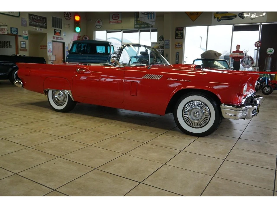 1957 Ford Thunderbird 1st Gen - Image 19 of 31