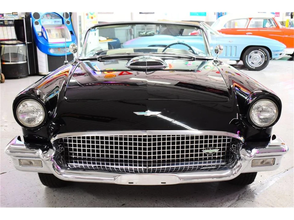1957 Ford Thunderbird 1st Gen - Image 26 of 31