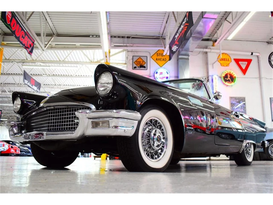 1957 Ford Thunderbird 1st Gen - Image 25 of 31