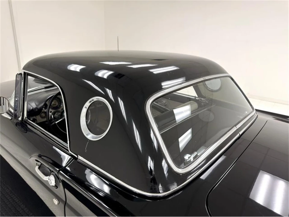 1957 Ford Thunderbird 1st Gen - Image 26 of 31