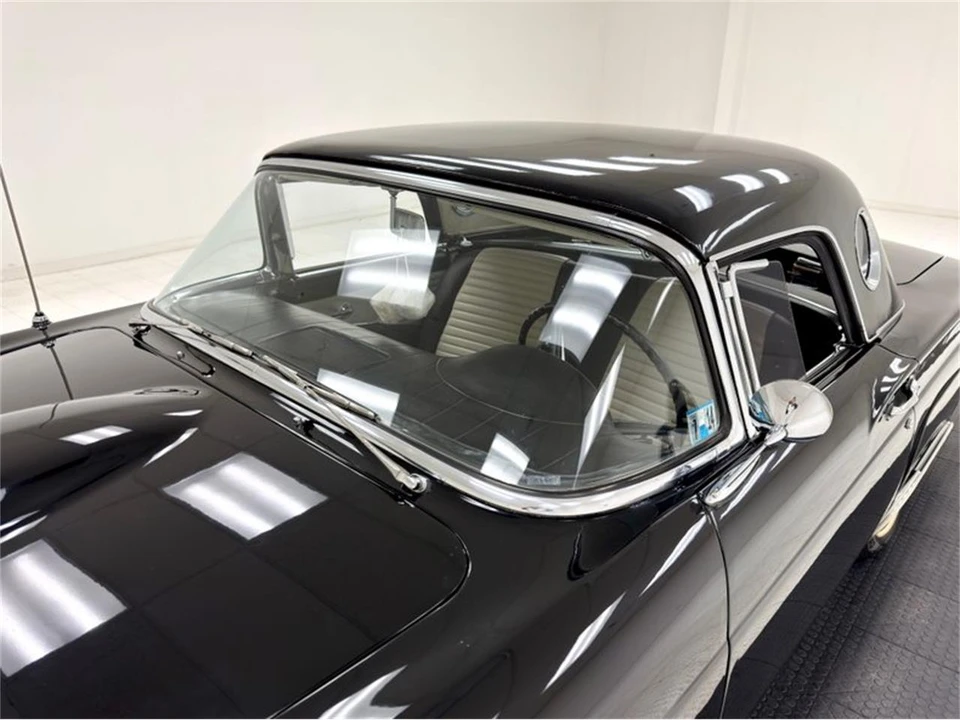 1957 Ford Thunderbird 1st Gen - Image 21 of 31