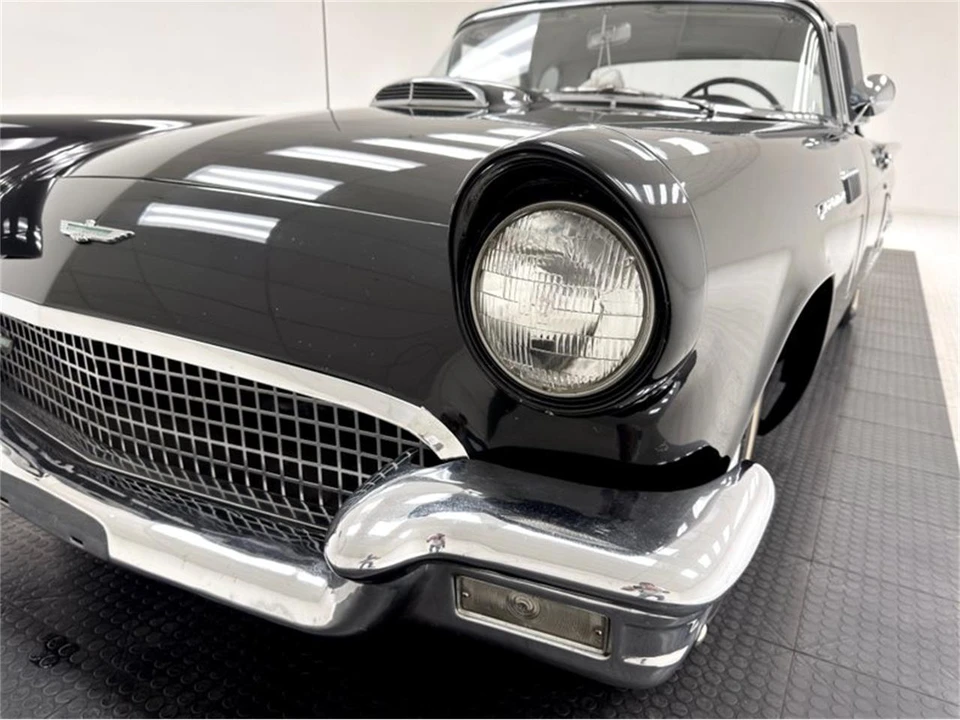 1957 Ford Thunderbird 1st Gen - Image 17 of 31