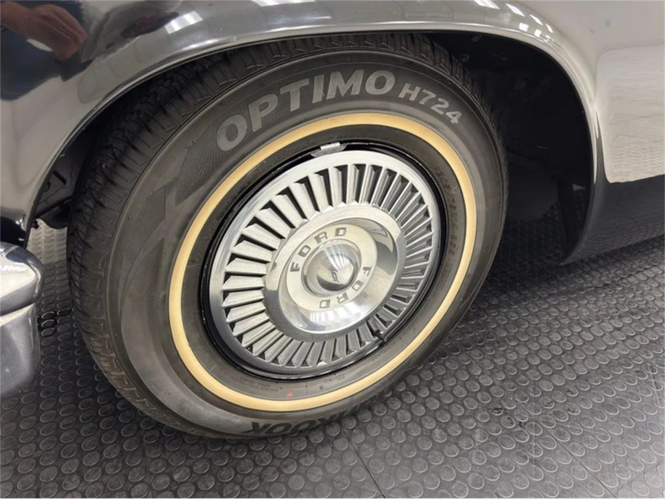 1957 Ford Thunderbird 1st Gen - Image 19 of 31