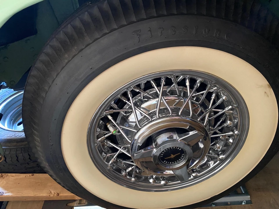 1957 Ford Thunderbird 1st Gen - Image 21 of 31
