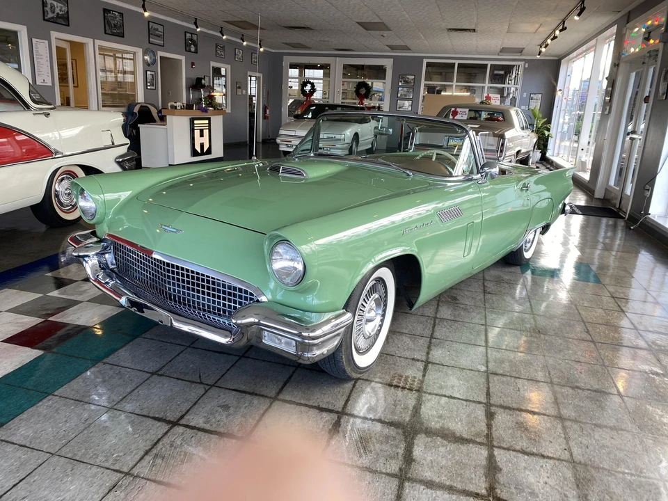 1957 Ford Thunderbird 1st Gen - Image 21 of 31