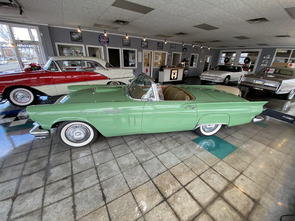 1957 Ford Thunderbird 1st Gen - Image 22 of 31