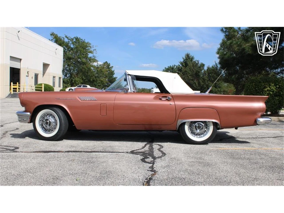 1957 Ford Thunderbird 1st Gen - Image 23 of 31