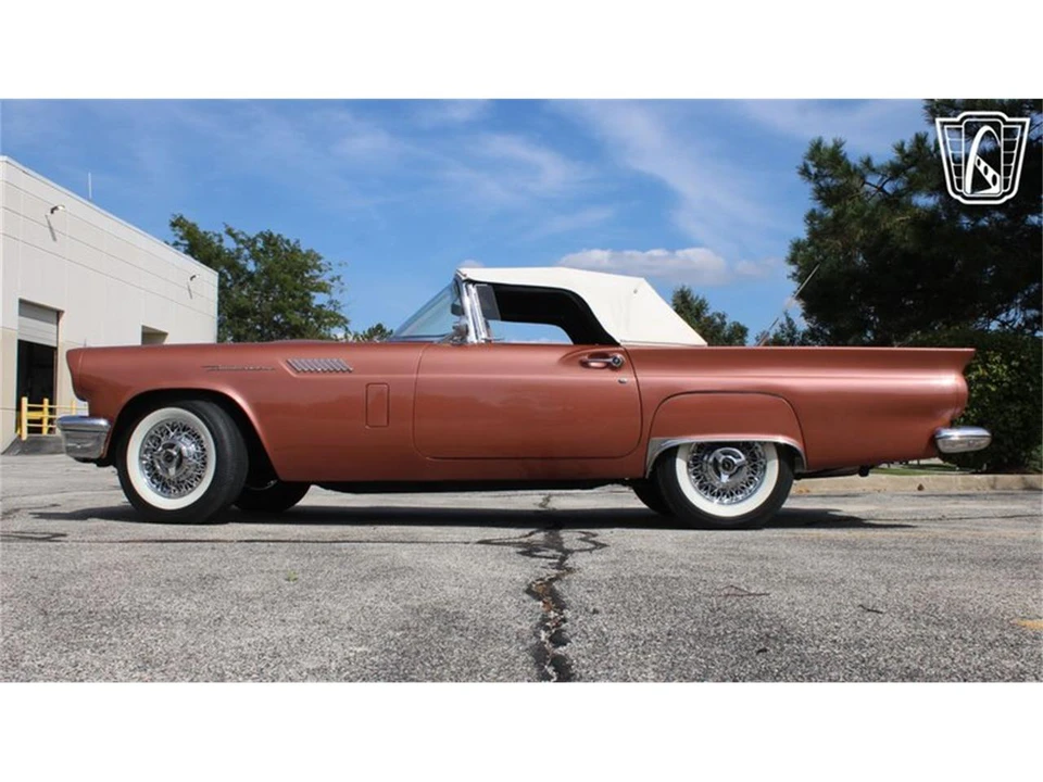 1957 Ford Thunderbird 1st Gen - Image 24 of 31