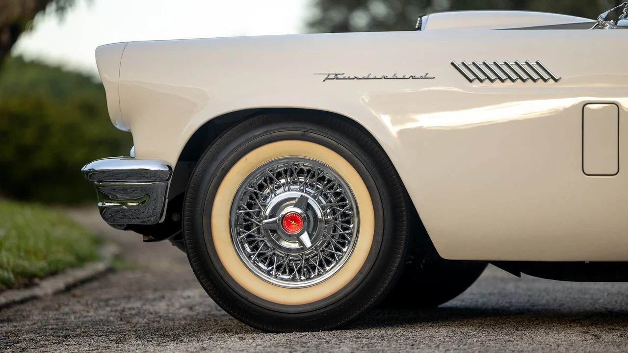 1957 Ford Thunderbird 1st Gen - Image 28 of 31