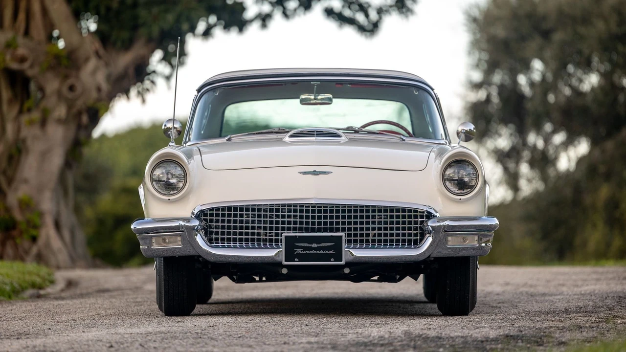 1957 Ford Thunderbird 1st Gen - Image 19 of 31