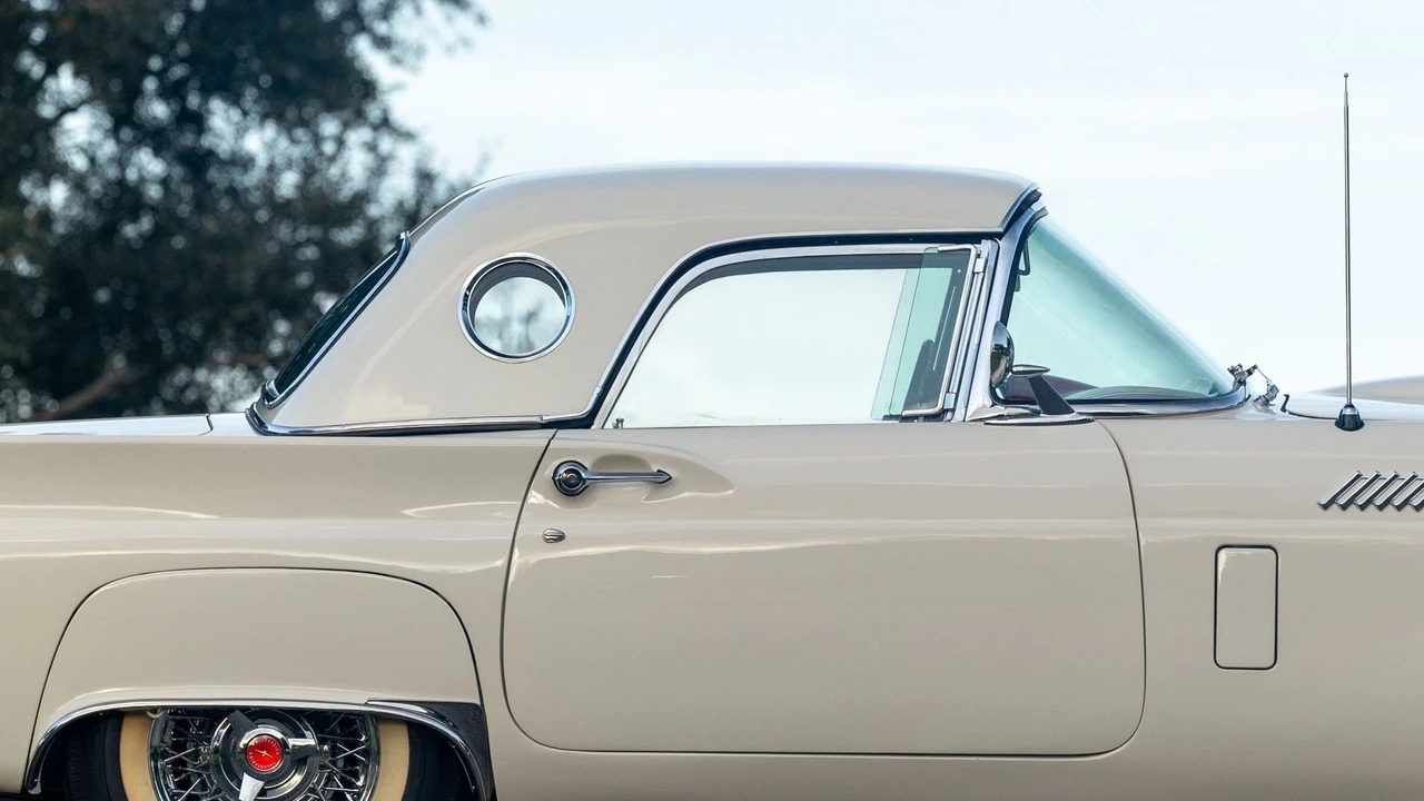 1957 Ford Thunderbird 1st Gen - Image 21 of 31