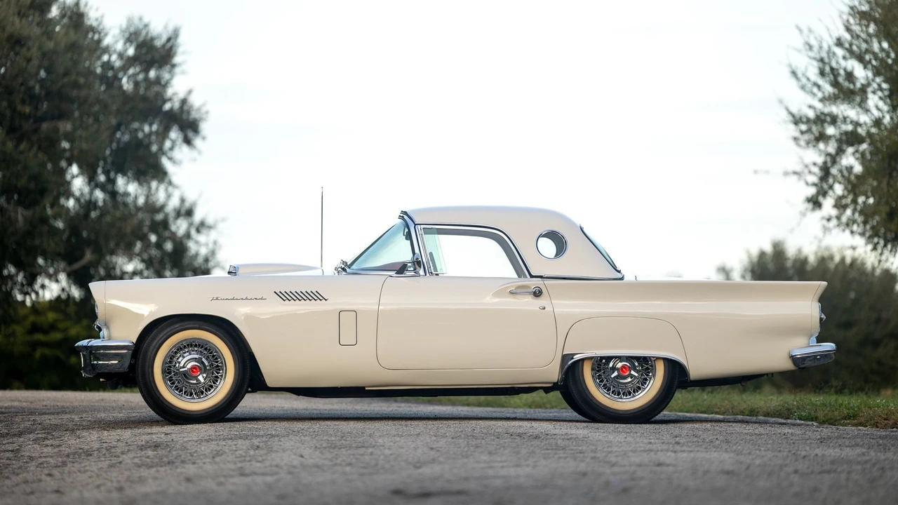1957 Ford Thunderbird 1st Gen - Image 22 of 31