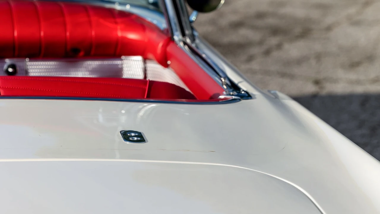 1957 Ford Thunderbird 1st Gen - Image 29 of 31