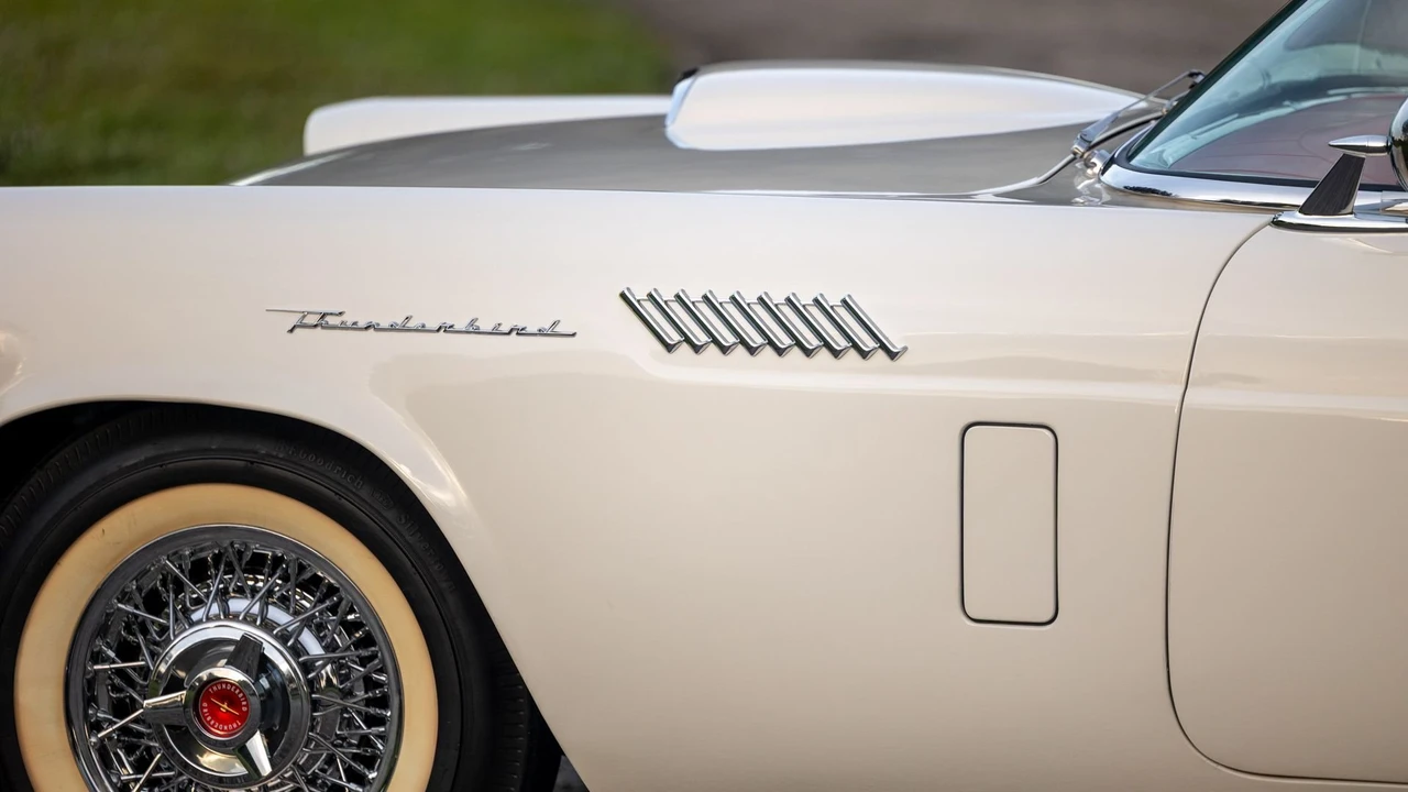 1957 Ford Thunderbird 1st Gen - Image 27 of 31