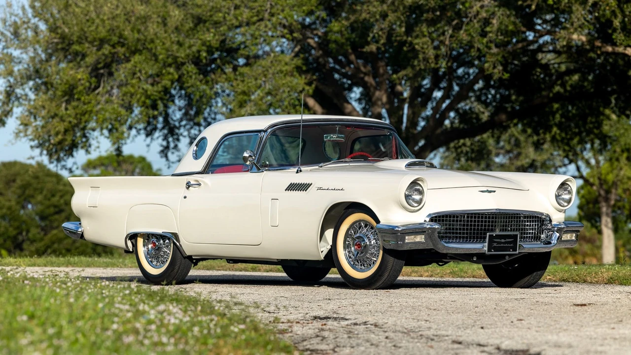 1957 Ford Thunderbird 1st Gen - Image 14 of 31
